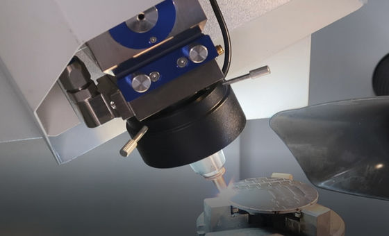 Metal 2.0mm Thickness CNC Fiber Laser Cutting Machine Ultra Hard 380V